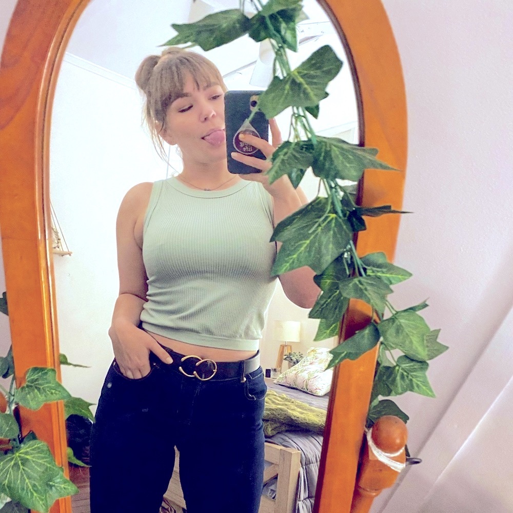 Meet your Posher, Caitlin